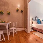 בית הארחה Casinha Flores ליסבון
